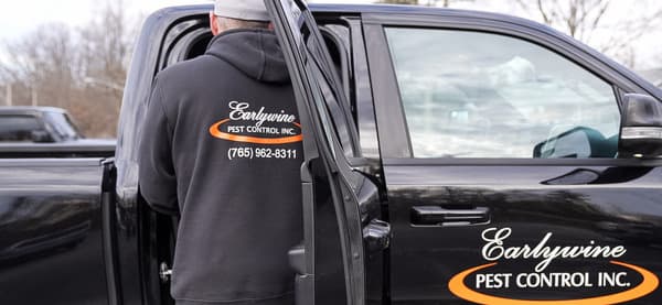 Earlywine Pest Control employee getting equipment out of the truck for a job.